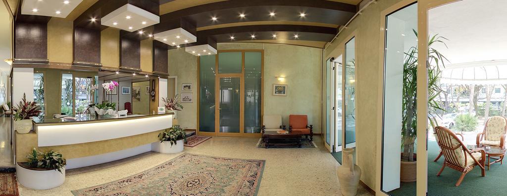 Hotel Janeiro Frontemare Лидо-ди-Езоло Экстерьер фото
