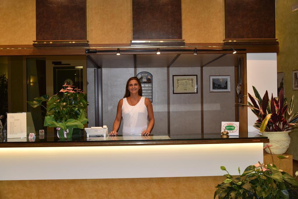 Hotel Janeiro Frontemare Лидо-ди-Езоло Экстерьер фото