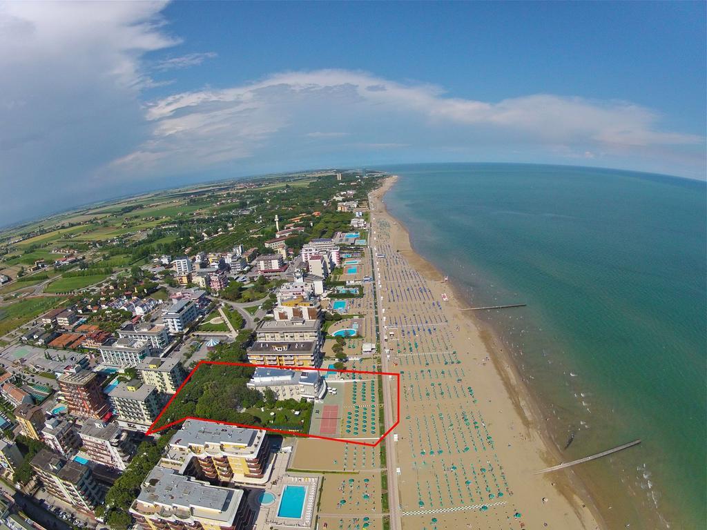 Hotel Janeiro Frontemare Лидо-ди-Езоло Экстерьер фото