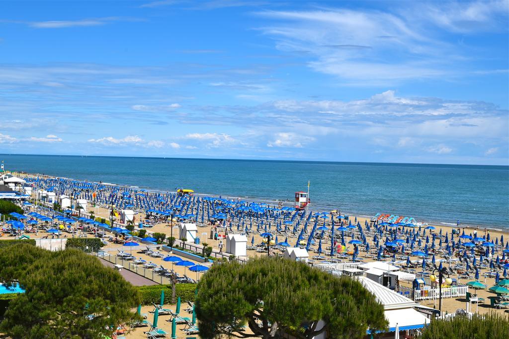 Hotel Janeiro Frontemare Лидо-ди-Езоло Экстерьер фото