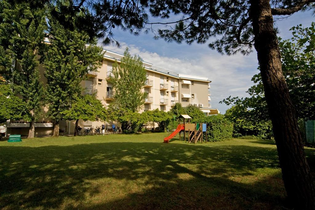 Hotel Janeiro Frontemare Лидо-ди-Езоло Экстерьер фото