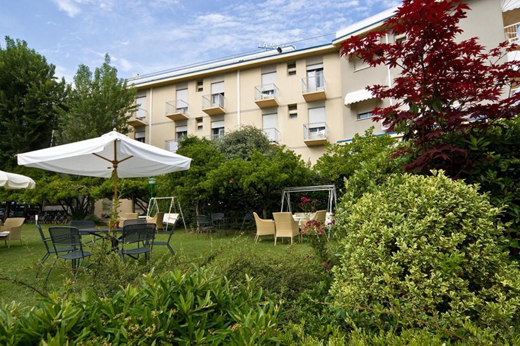 Hotel Janeiro Frontemare Лидо-ди-Езоло Экстерьер фото