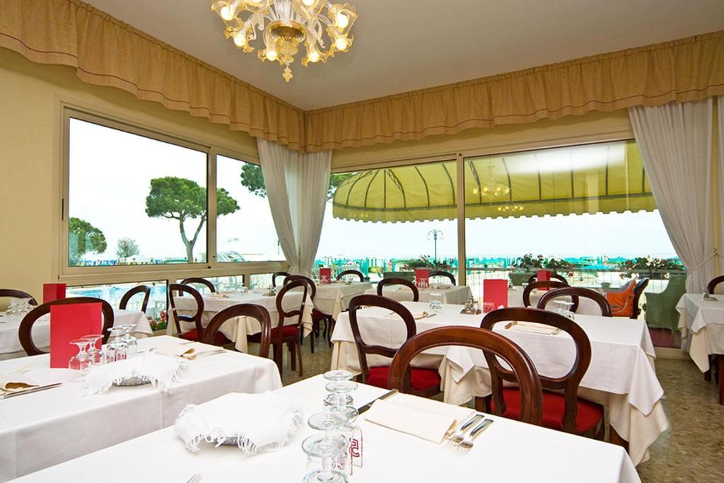 Hotel Janeiro Frontemare Лидо-ди-Езоло Экстерьер фото