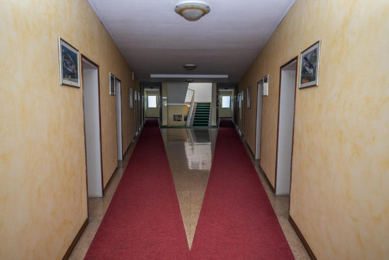 Hotel Janeiro Frontemare Лидо-ди-Езоло Экстерьер фото